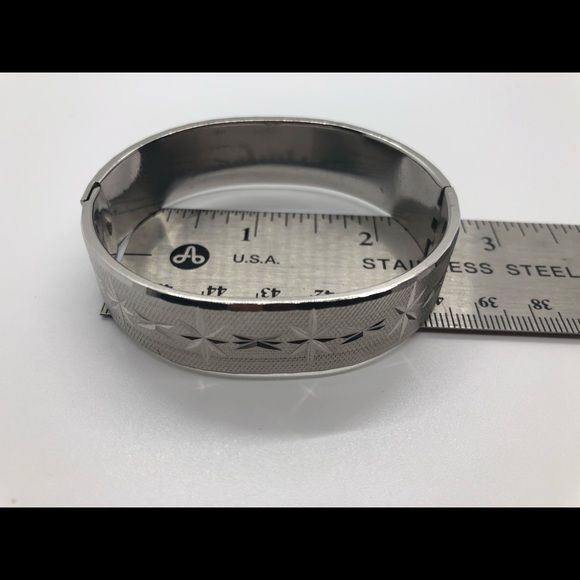 Vintage Starburst Bangle Bracelet - Picture 4 of 6